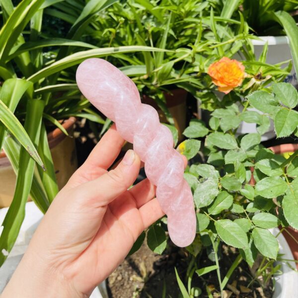 天然粉晶雕刻原石打磨水晶按摩棒 - 图片 3