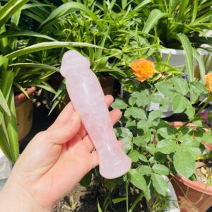 天然粉晶雕刻原石打磨水晶按摩棒