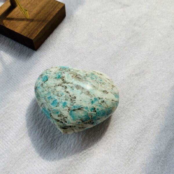 热销 天河石爱心原石打磨心形把玩石天然水晶摆件配件 - 图片 4