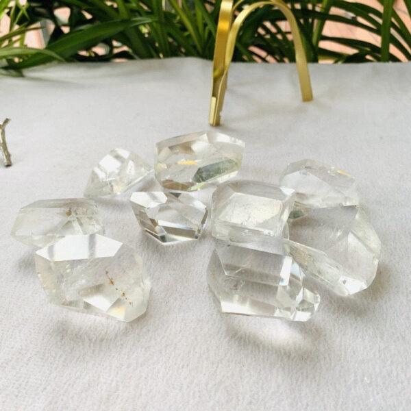 白水晶随型原石打磨大小颗粒把玩石天然水晶摆件 - 图片 6