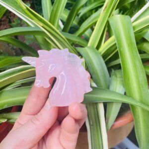 热销 粉晶天然水晶原石雕刻独角兽摆件