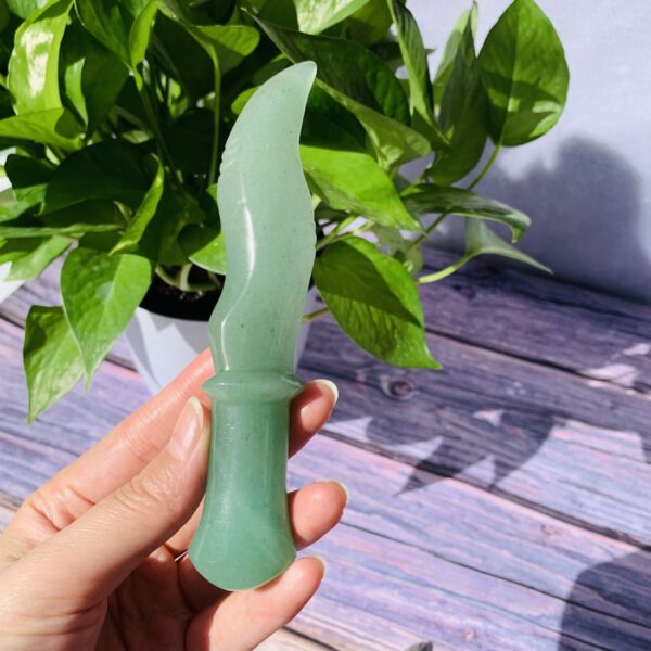 热销 天然水晶多种材质水晶匕首 家居办公装饰摆件直供